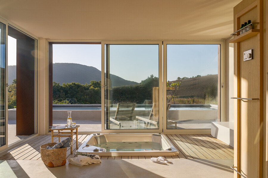 Jacuzzi full w pool view (17)